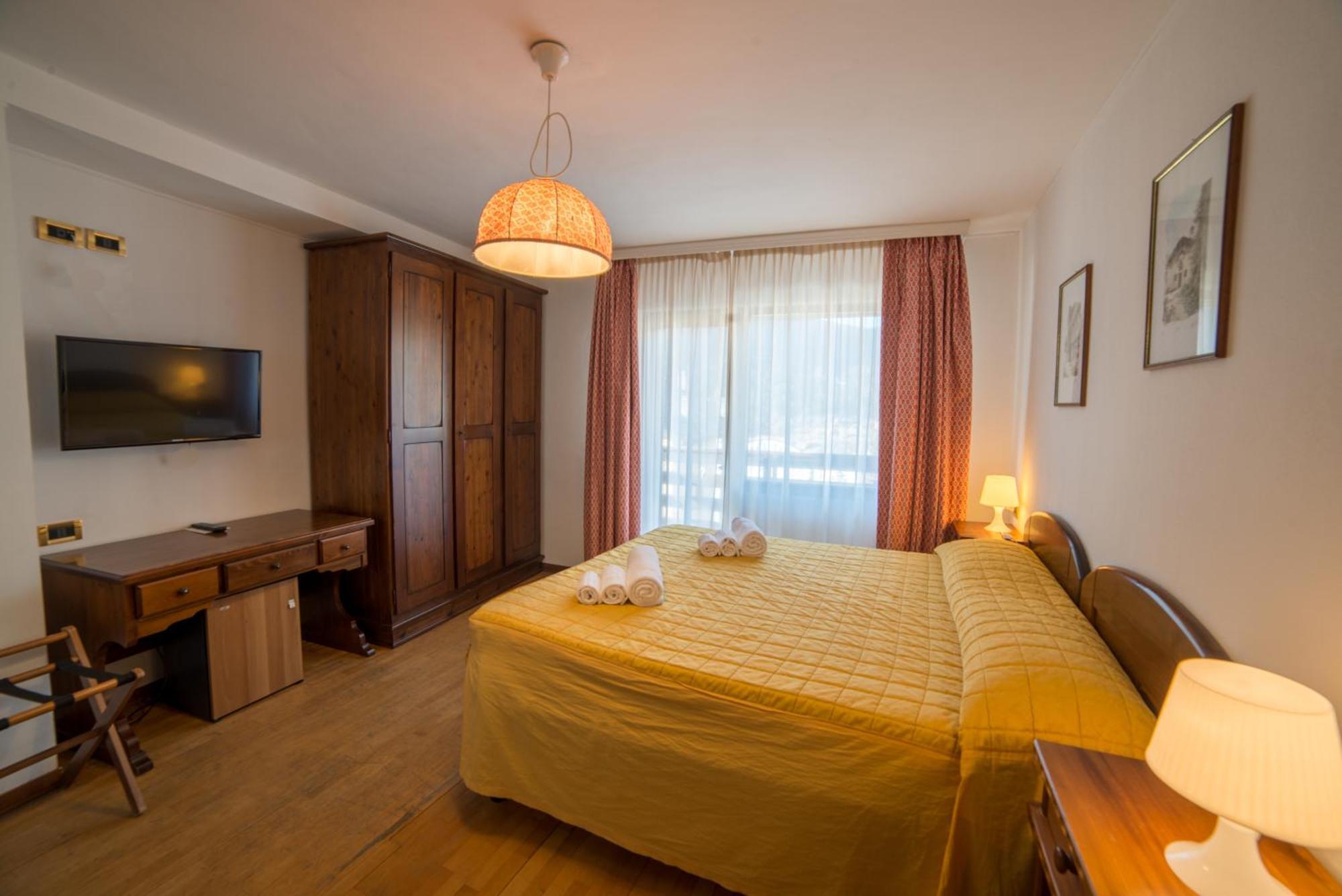 Hg Hotel Italia 布吕松 外观 照片
